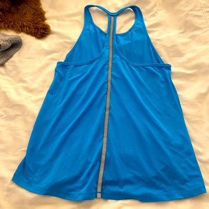 Women’s athletic top